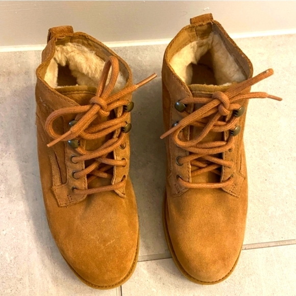Uggs - Picture 1 of 6